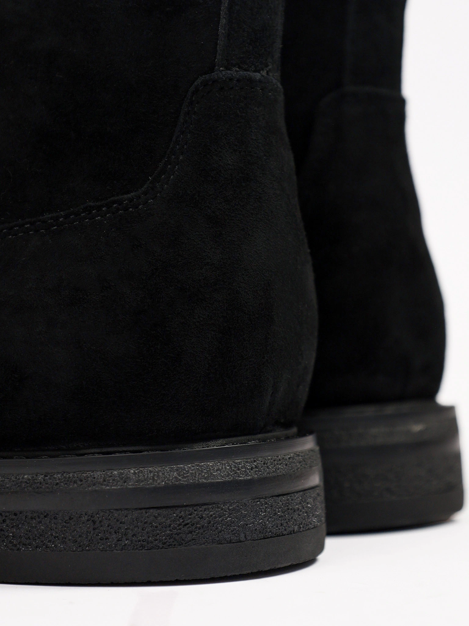 Ботинки черного цвета из натурального велюра